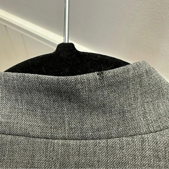 Gap Gray Low Profile Shoulder Button Wool Blazer Sz Small GUC - Picture 5 of 11